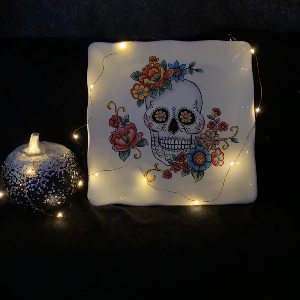 💀🎃👻 Halloween platter with colorful Candy skull ☠️ NWOT